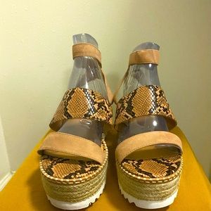 Snakeskin Platform Shoe